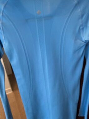 Lululemon swiftly Light Blue Long Sleeve Seamless Top like new